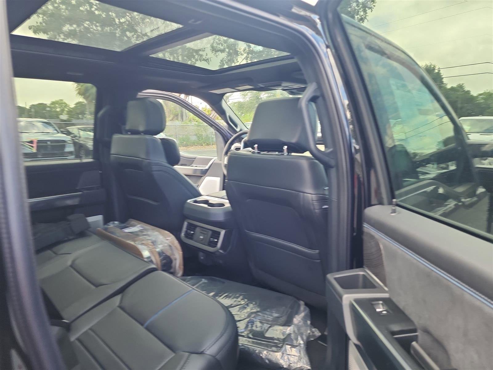 2025 Ford Super Duty F-350 DRW Platinum