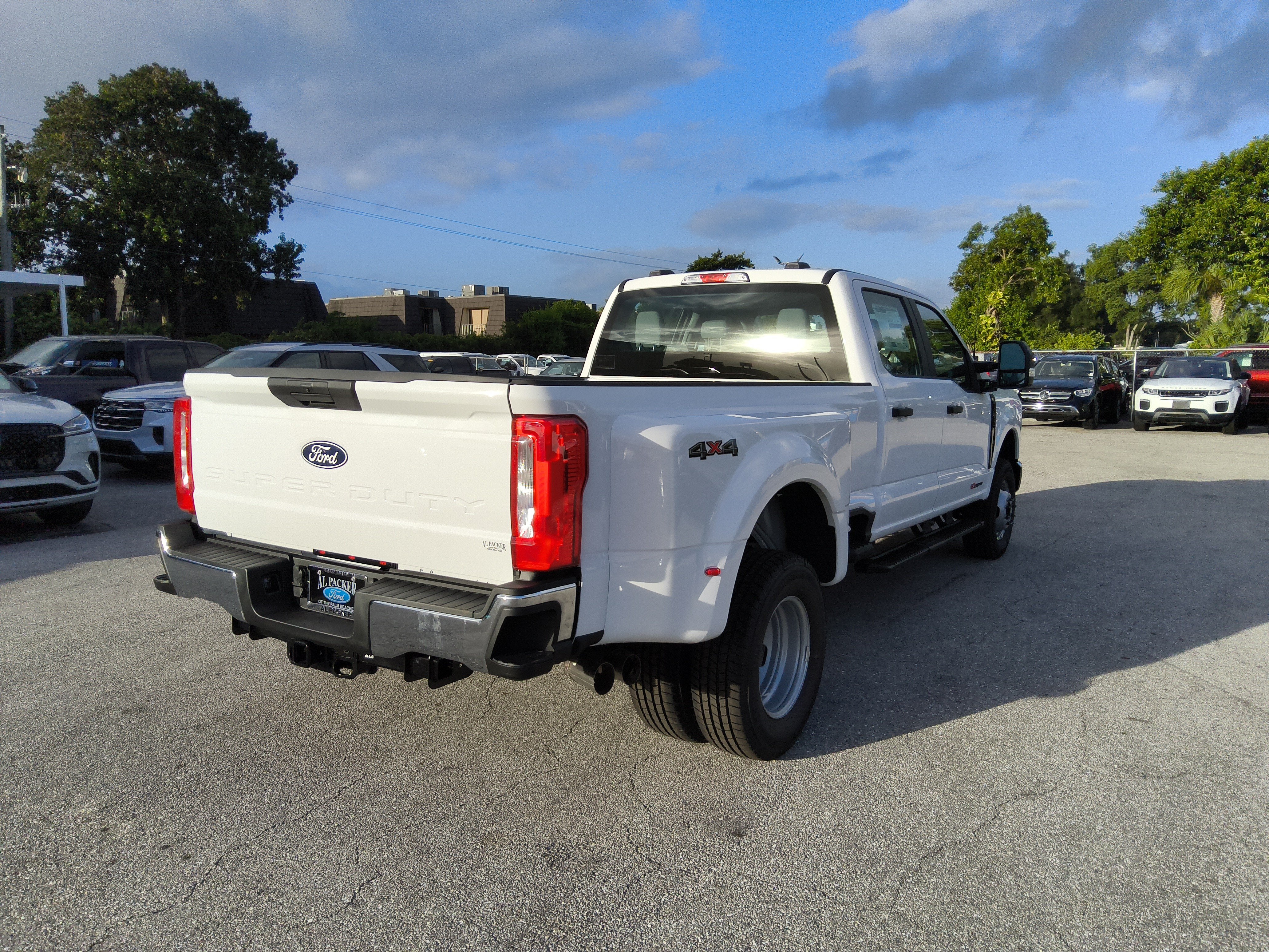 2027 Ford Super Duty F-350 DRW Base