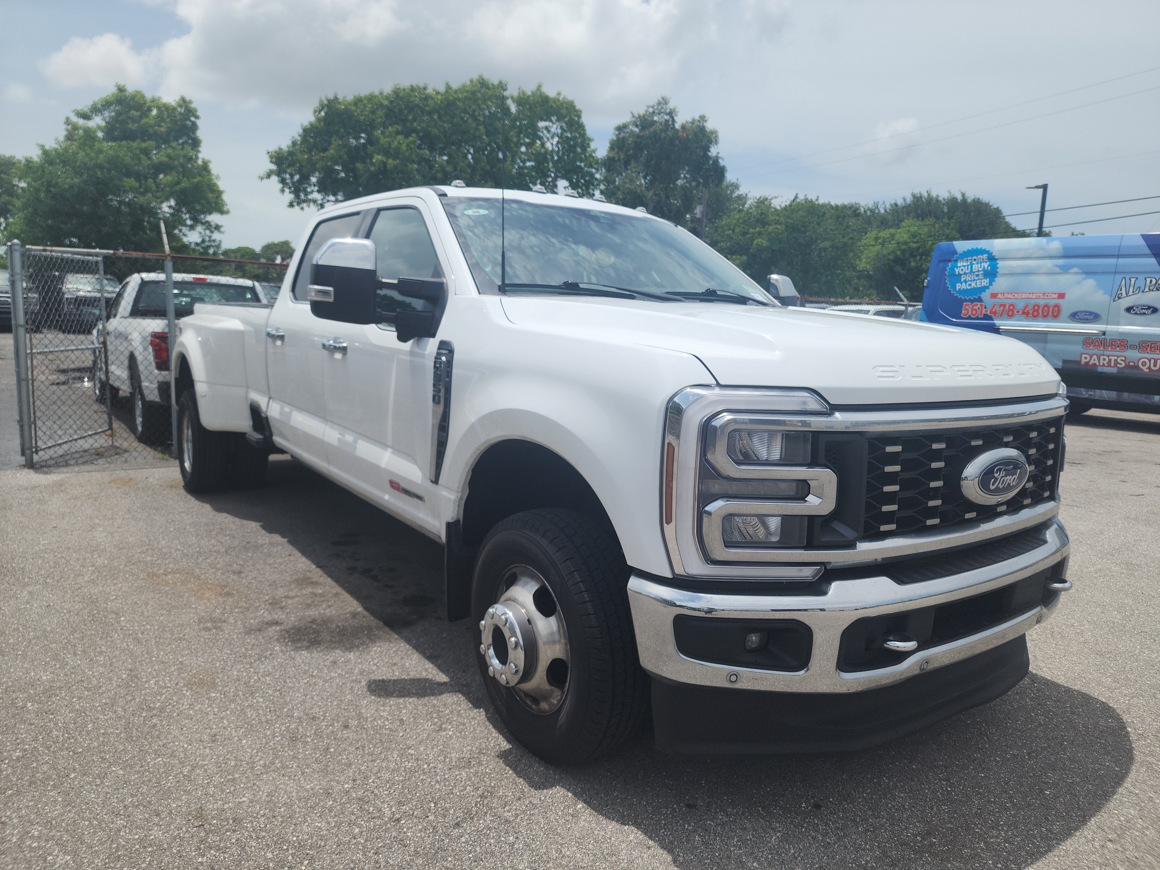 2024 Ford Super Duty F-350 DRW LARIAT