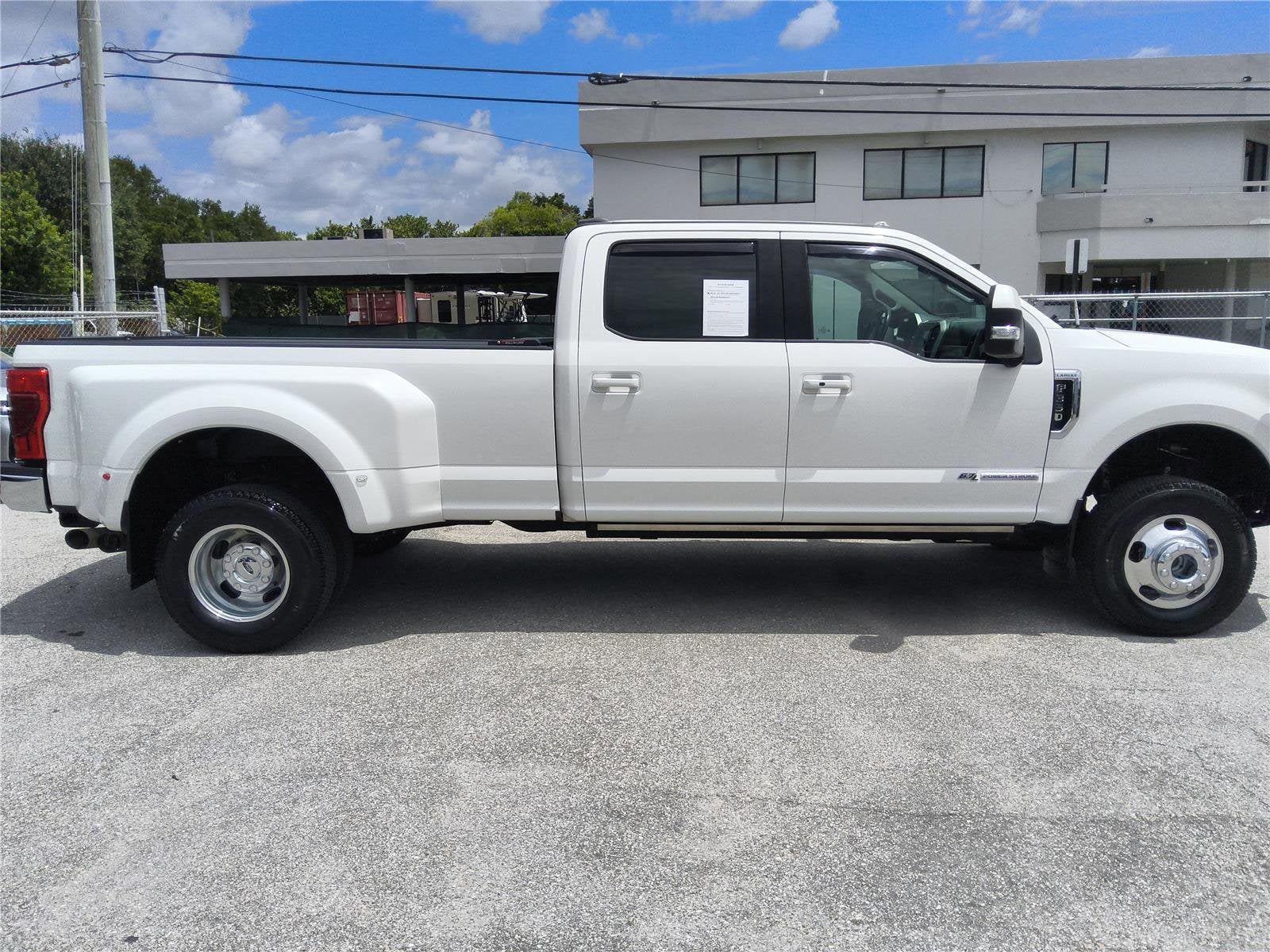 2021 Ford Super Duty F-350 DRW LARIAT