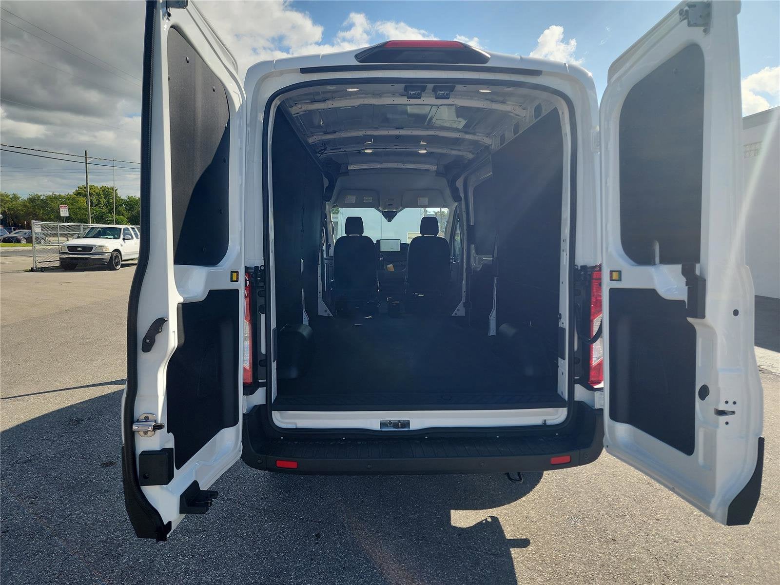 2026 Ford Transit Cargo Van T-250 148" Med Rf 9150 GVWR RWD