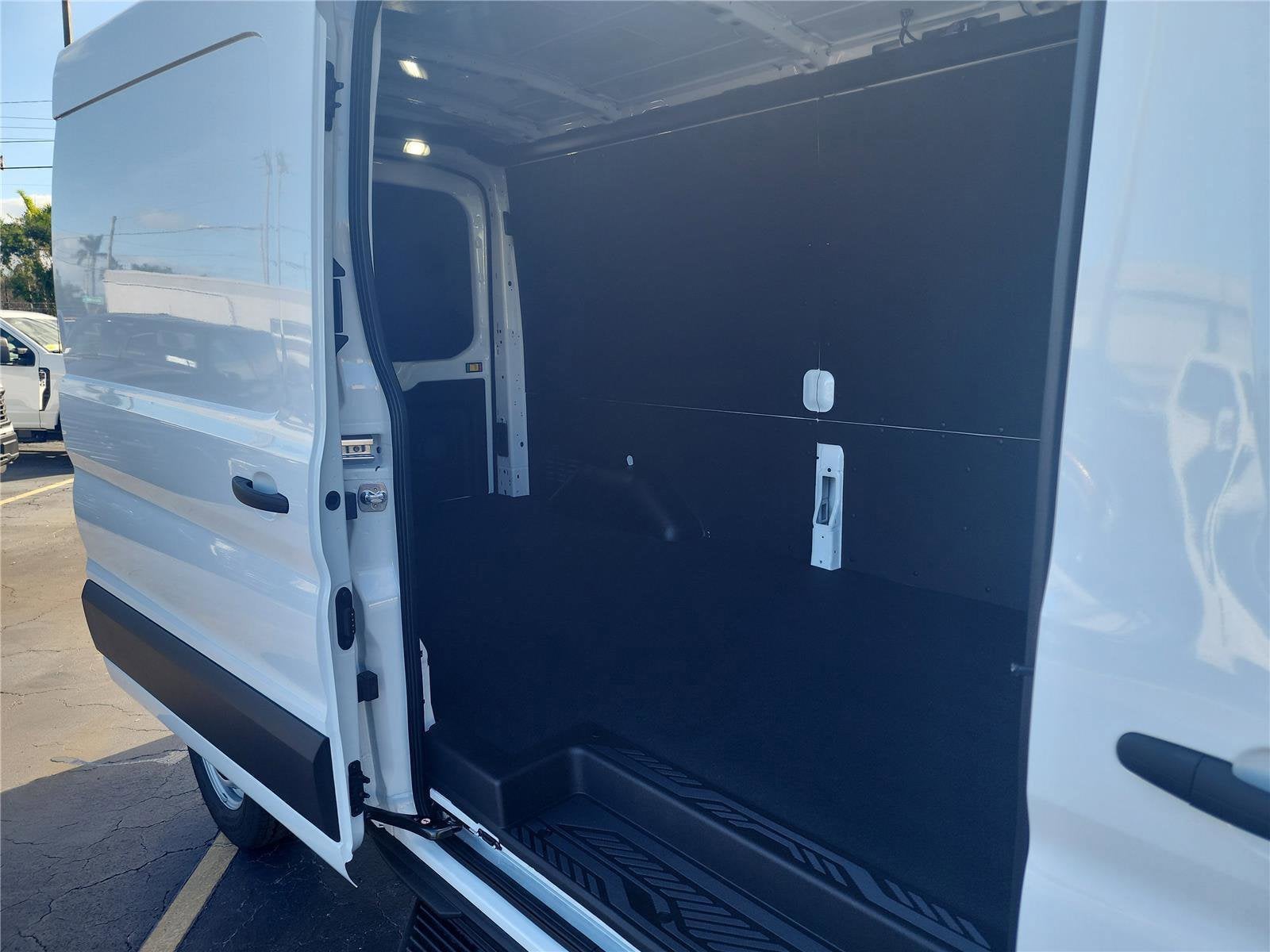 2026 Ford Transit Cargo Van T-250 148" Med Rf 9150 GVWR RWD