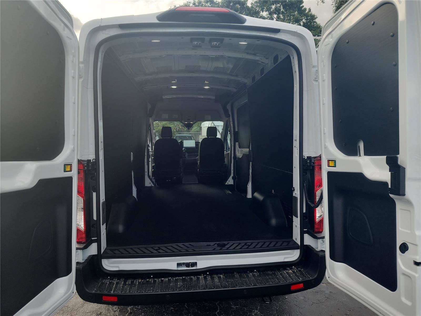 2026 Ford Transit Cargo Van T-250 148" Med Rf 9150 GVWR RWD