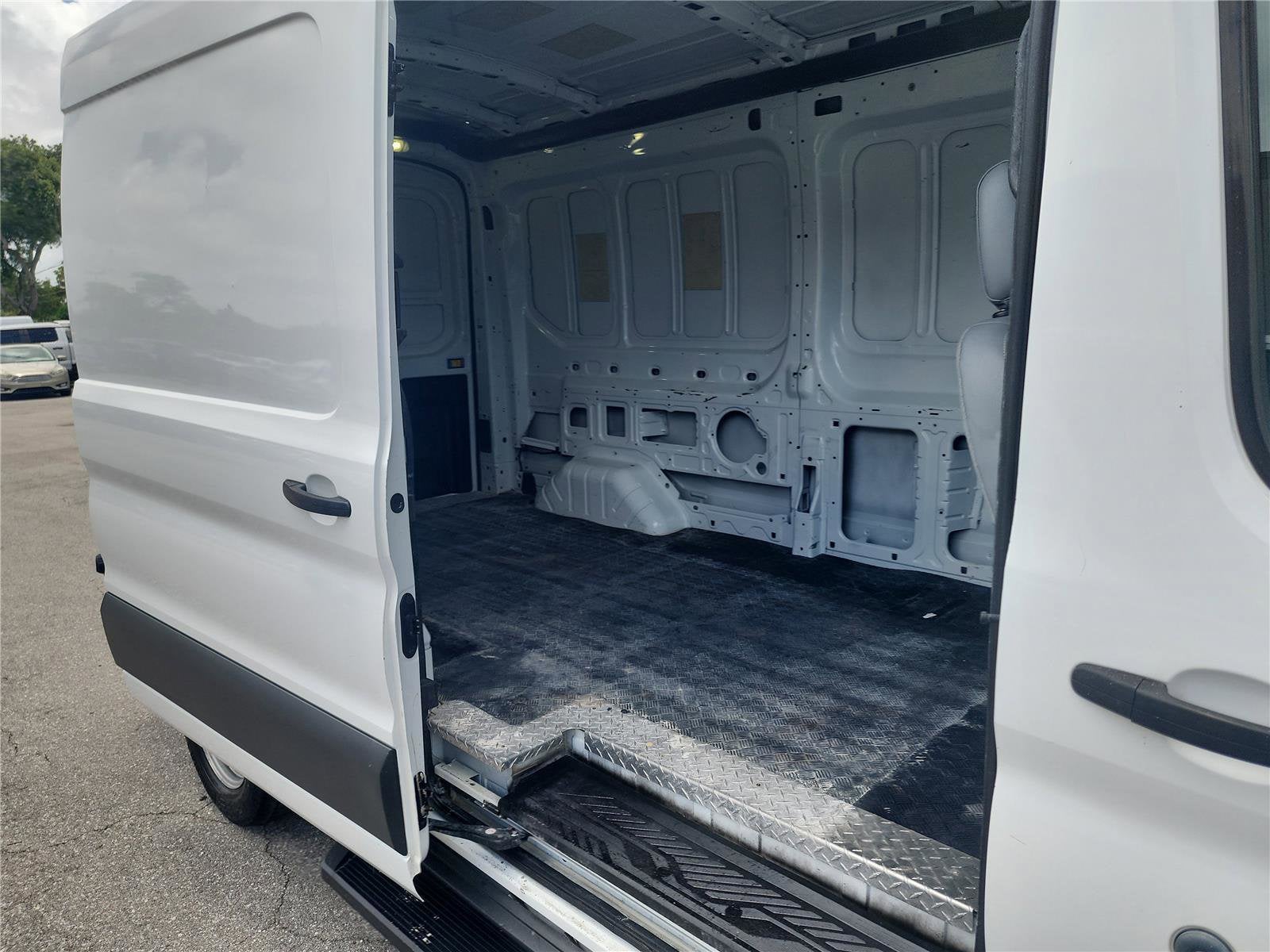 2017 Ford Transit Van 148 WB Medium Roof Cargo