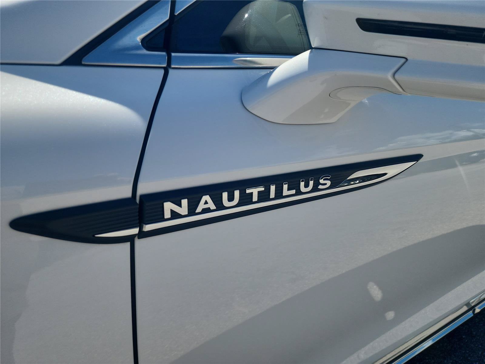 2023 Lincoln Nautilus Standard