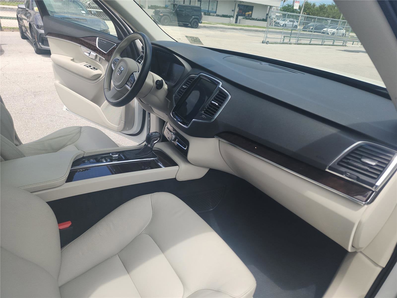 2019 Volvo XC90 Momentum