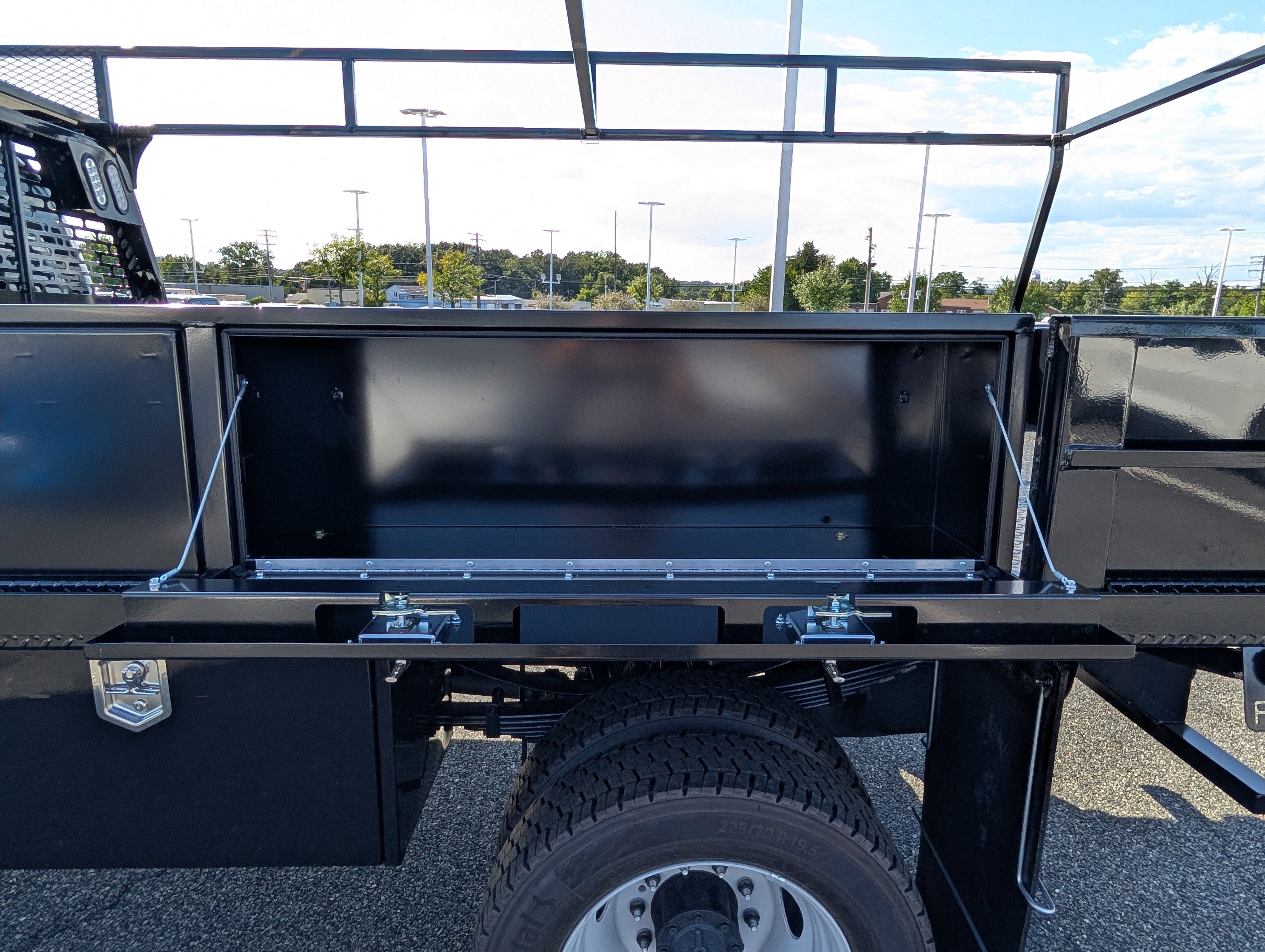 2025 Ford Super Duty F-550 DRW XL