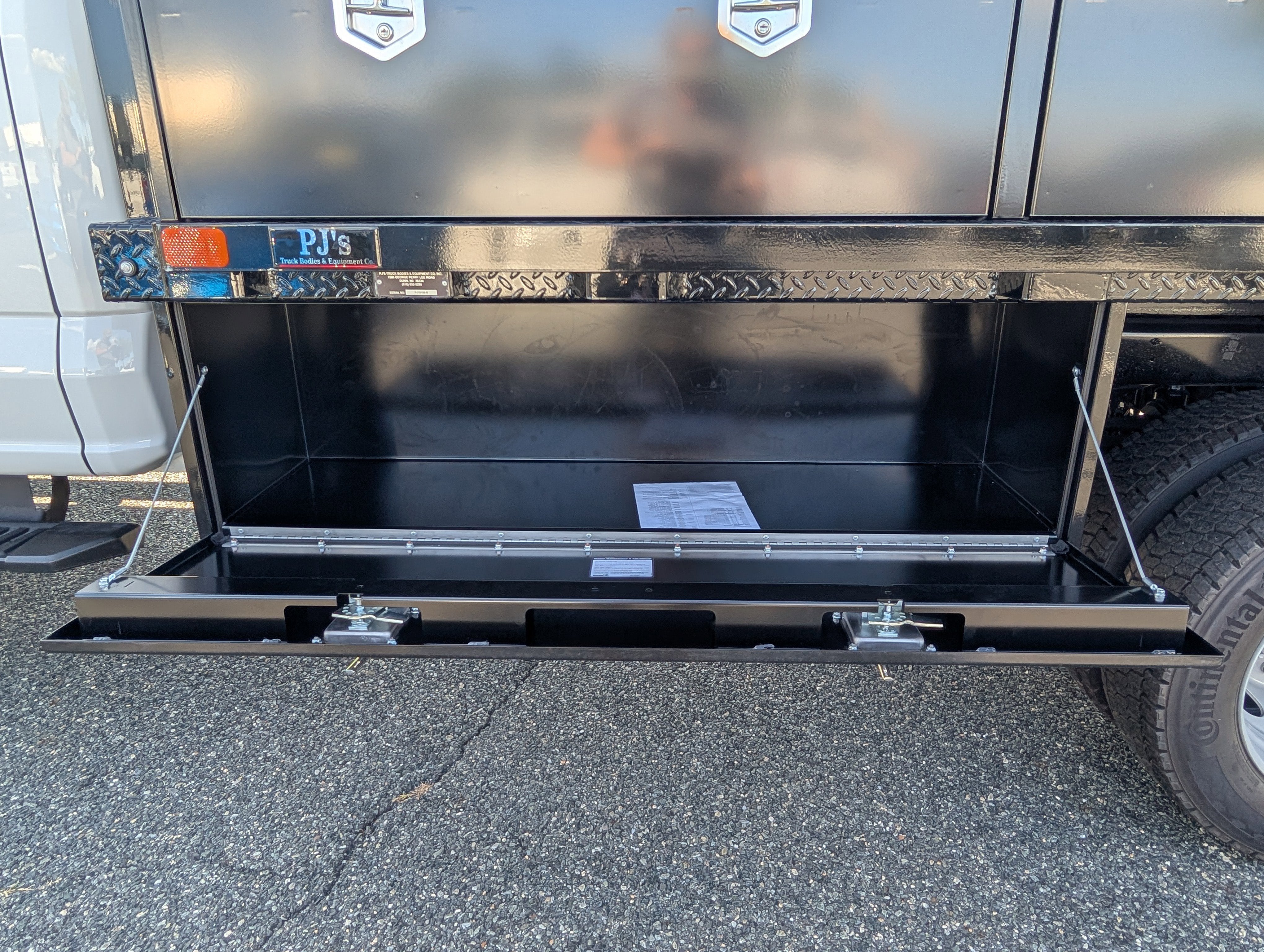 2025 Ford Super Duty F-550 DRW XL