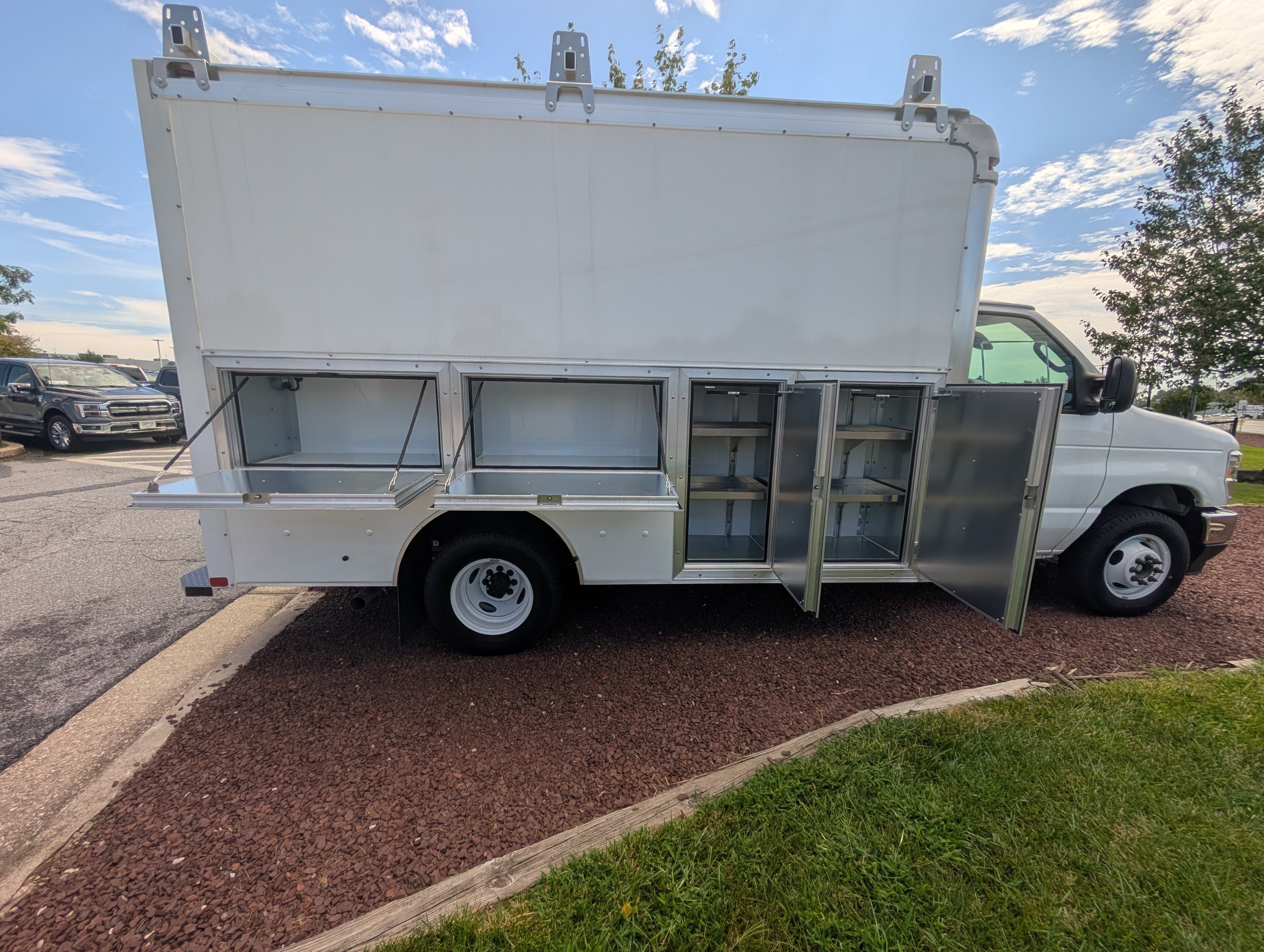 2026 Ford E-Series Cutaway E-350 SRW