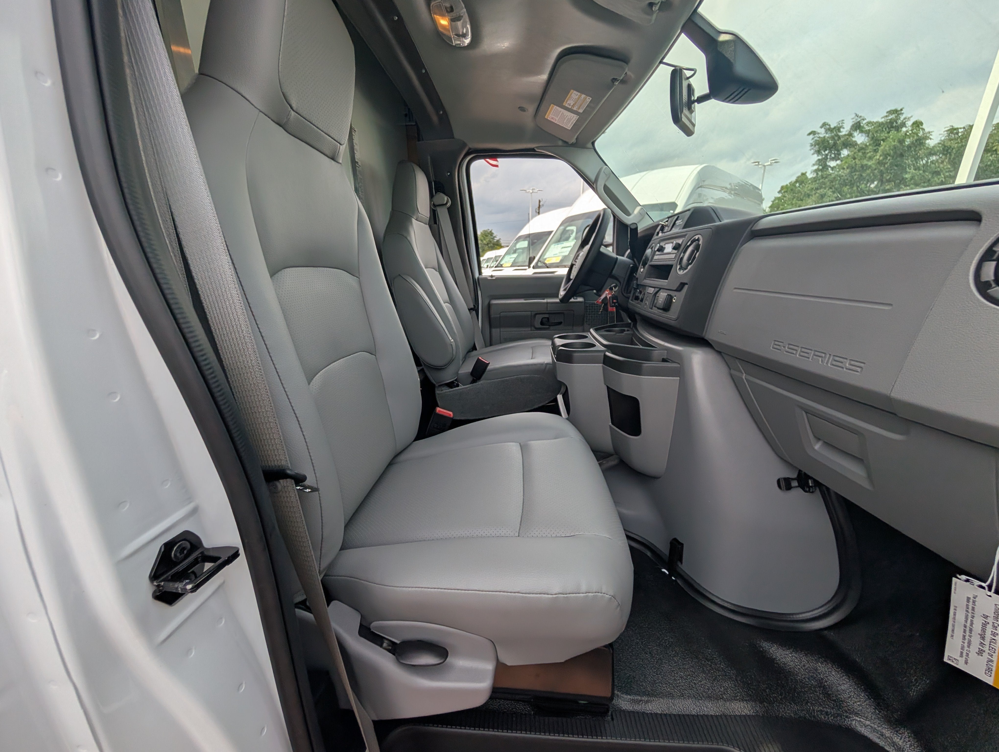 2027 Ford E-Series Cutaway Base