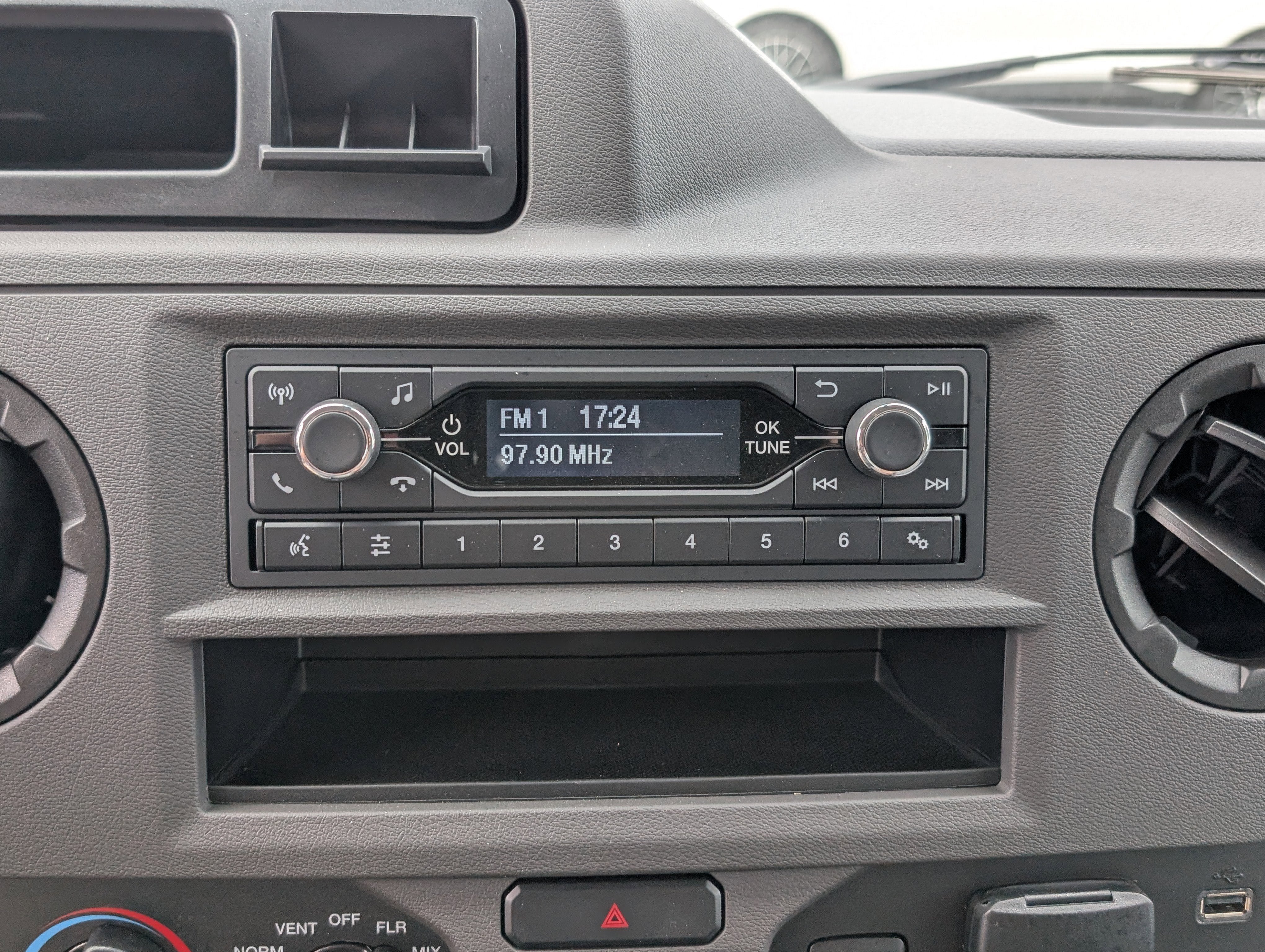 2026 Ford E-Series Cutaway E-450 DRW