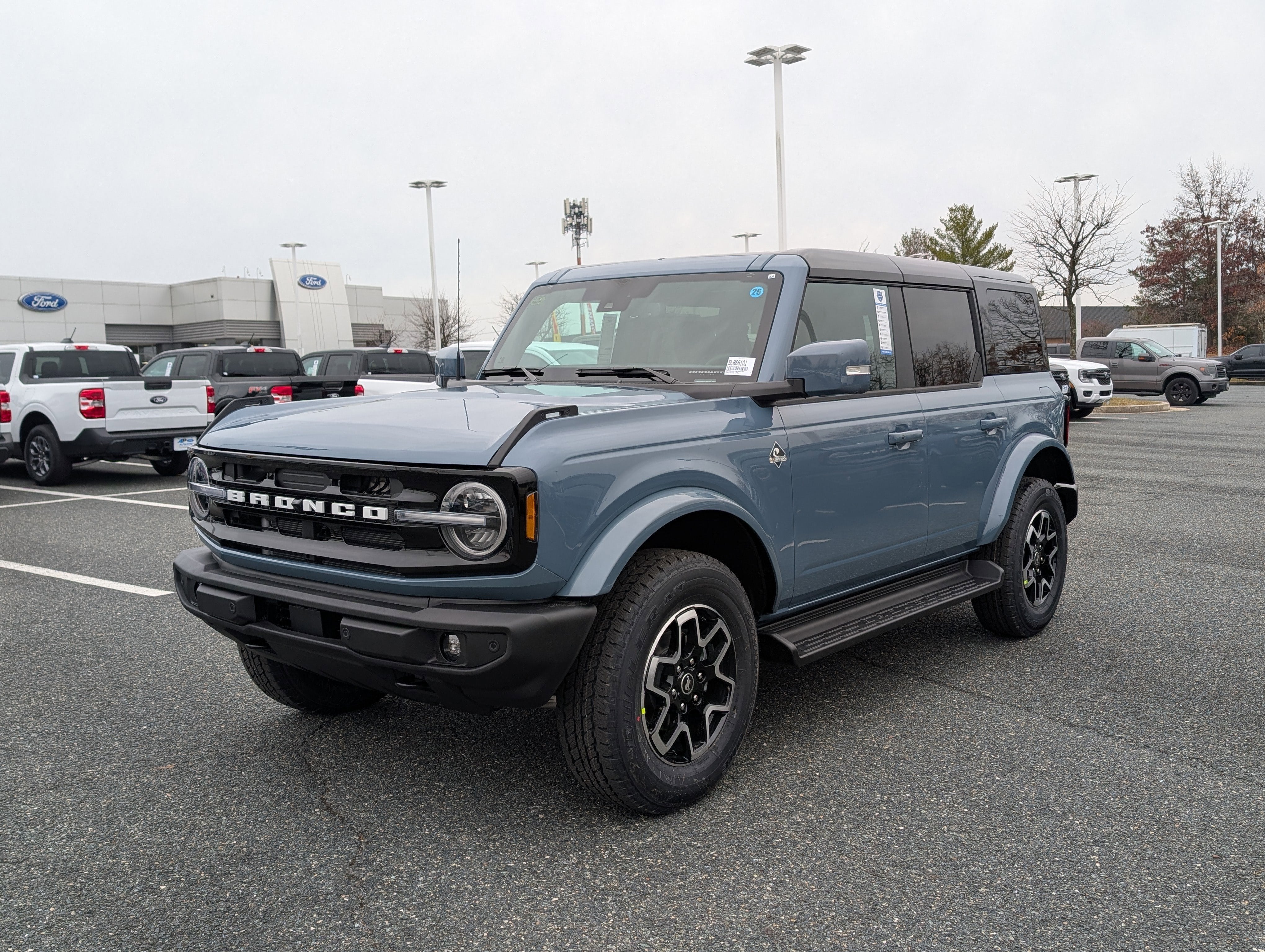 2025 Ford Bronco Outer Banks
