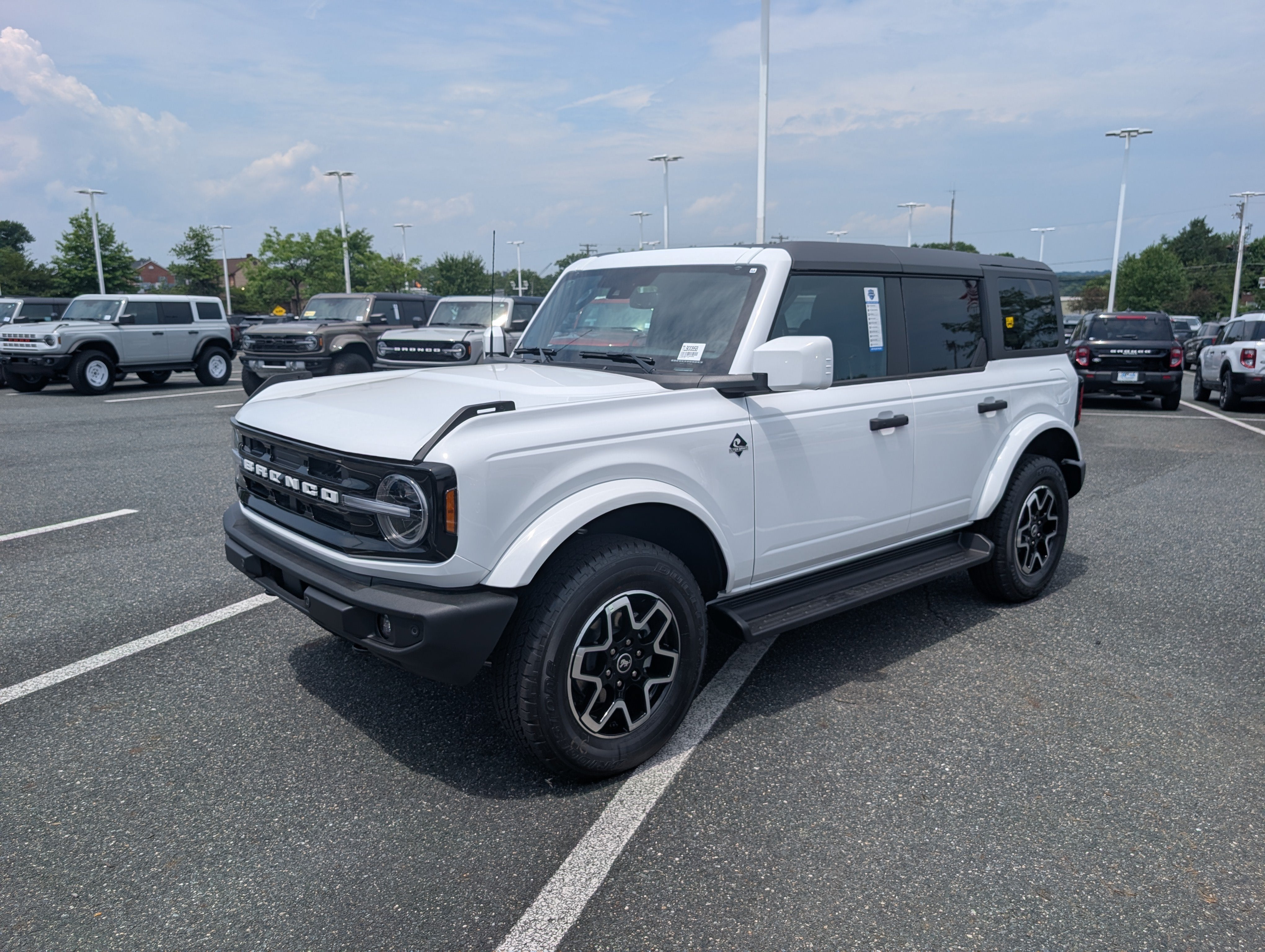 2026 Ford Bronco Outer Banks