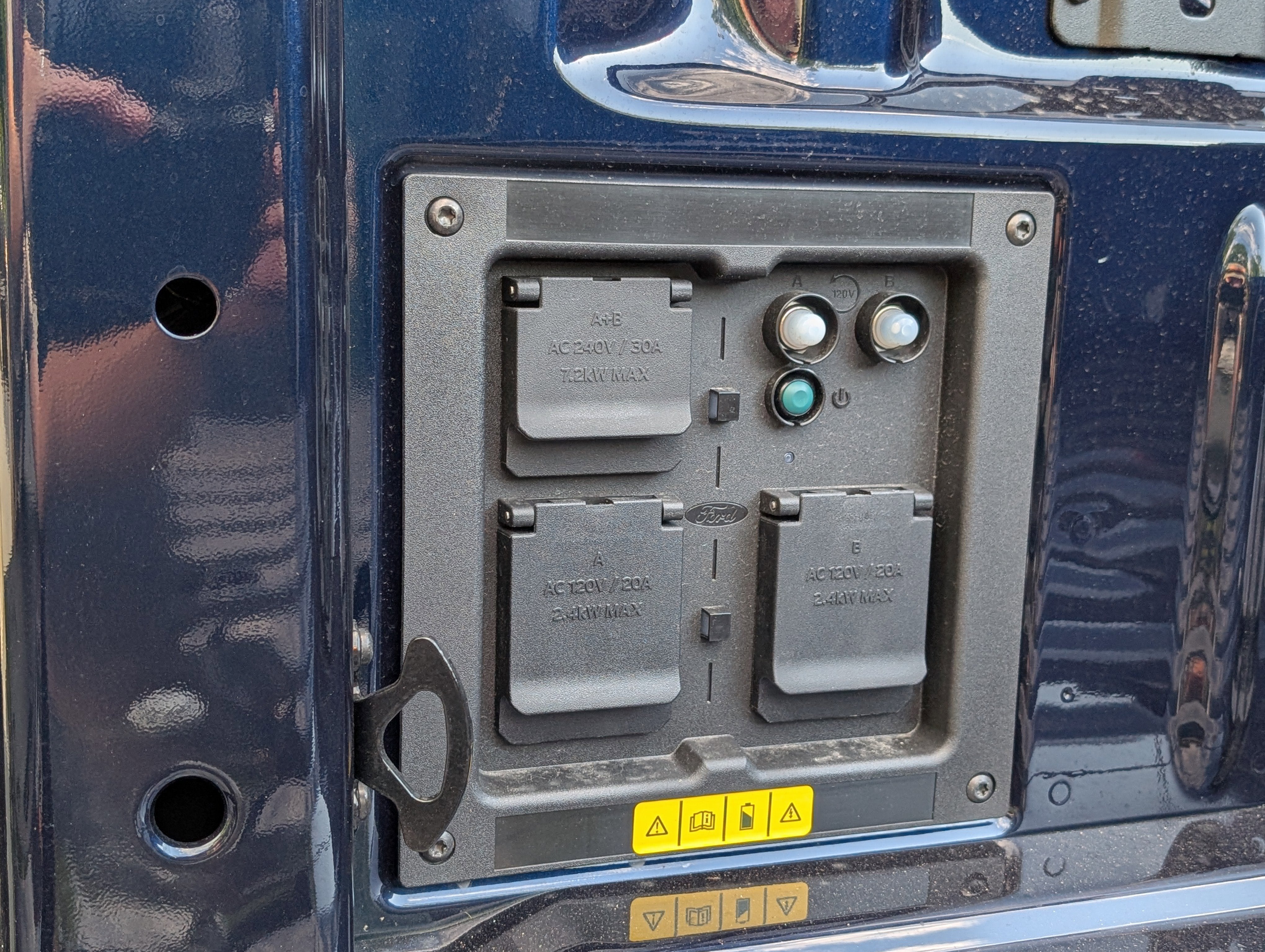 2025 Ford F-150 Lightning Flash