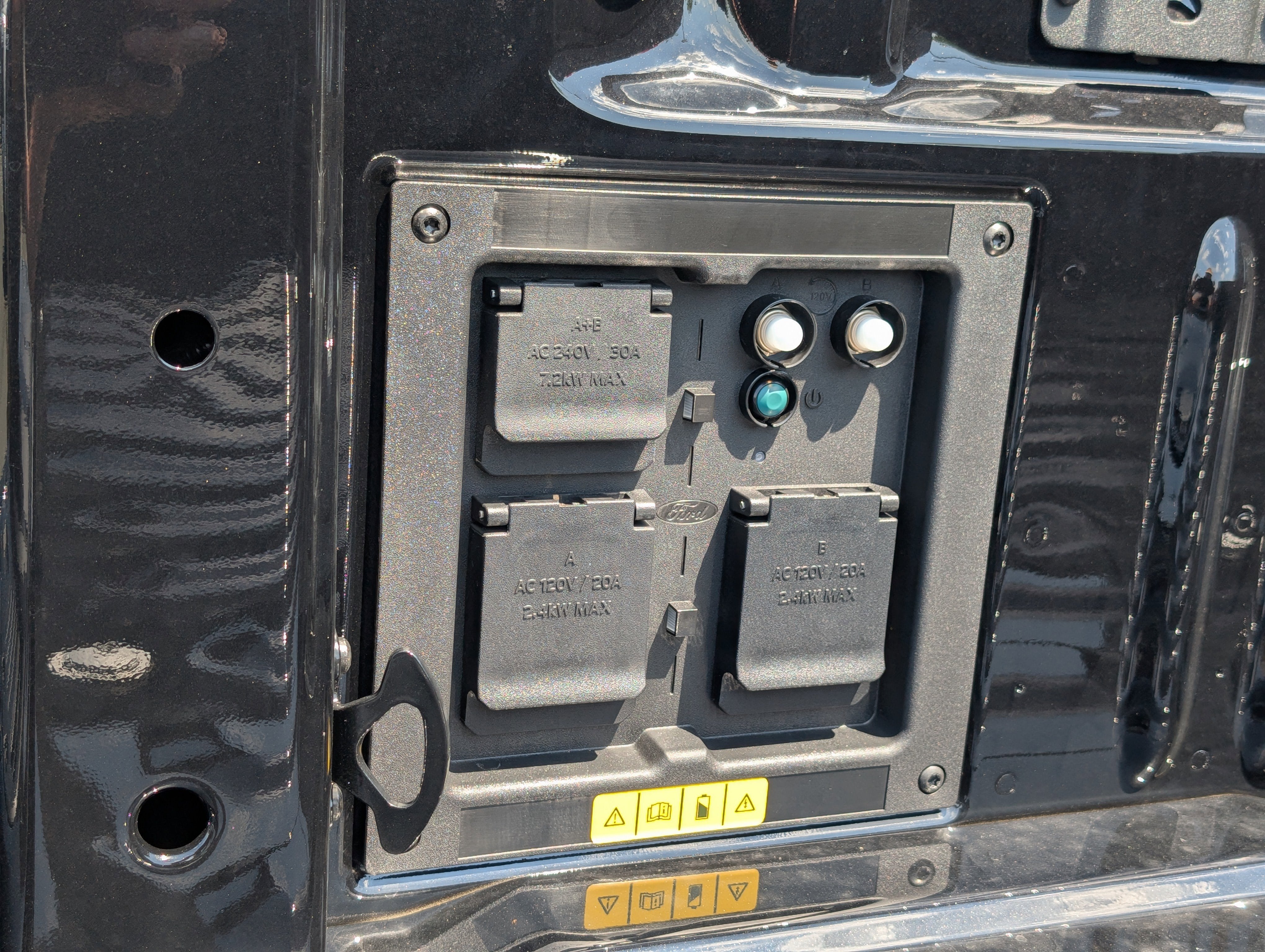 2025 Ford F-150 Lightning Flash