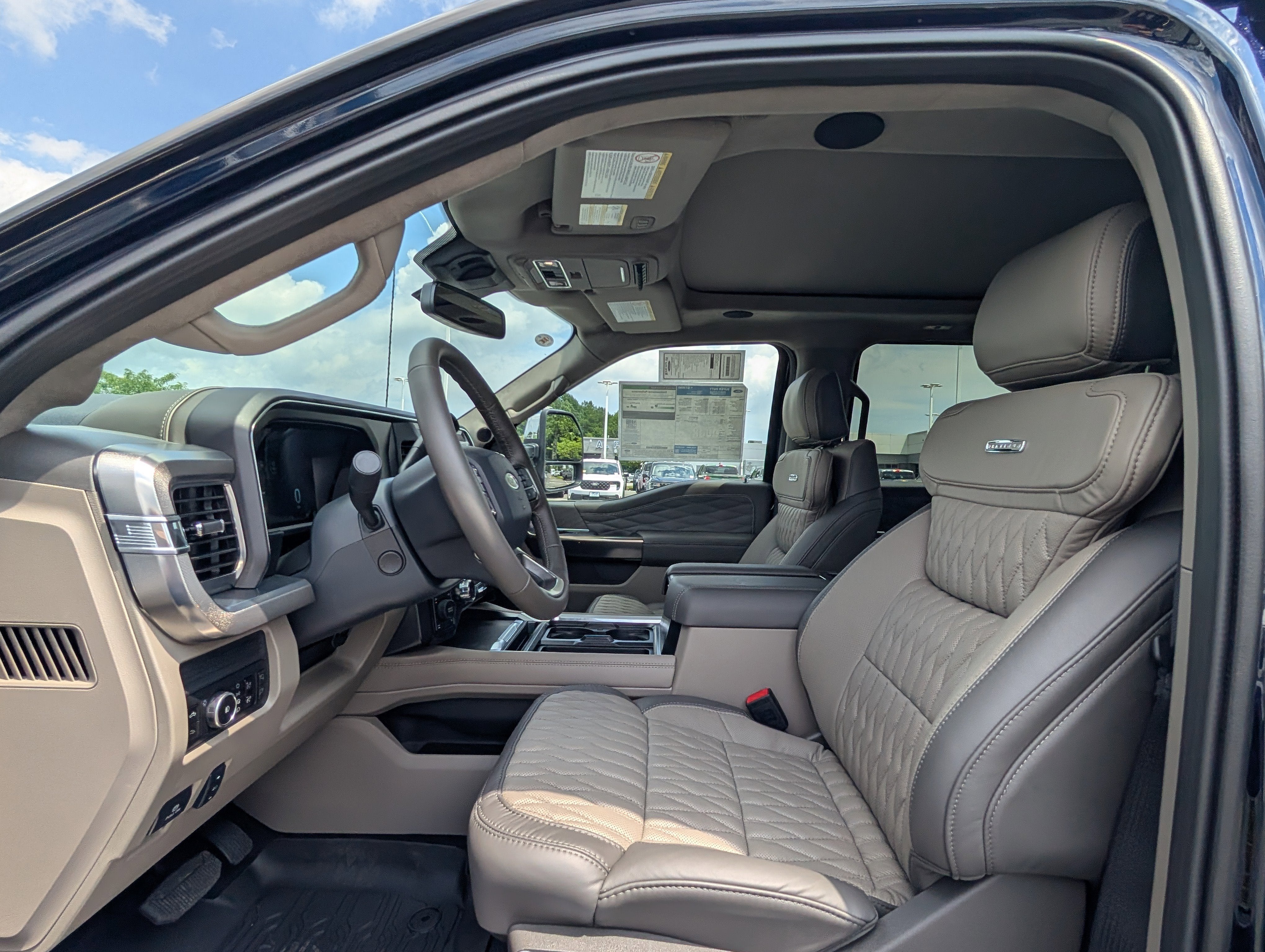 2025 Ford Super Duty F-250 SRW Platinum