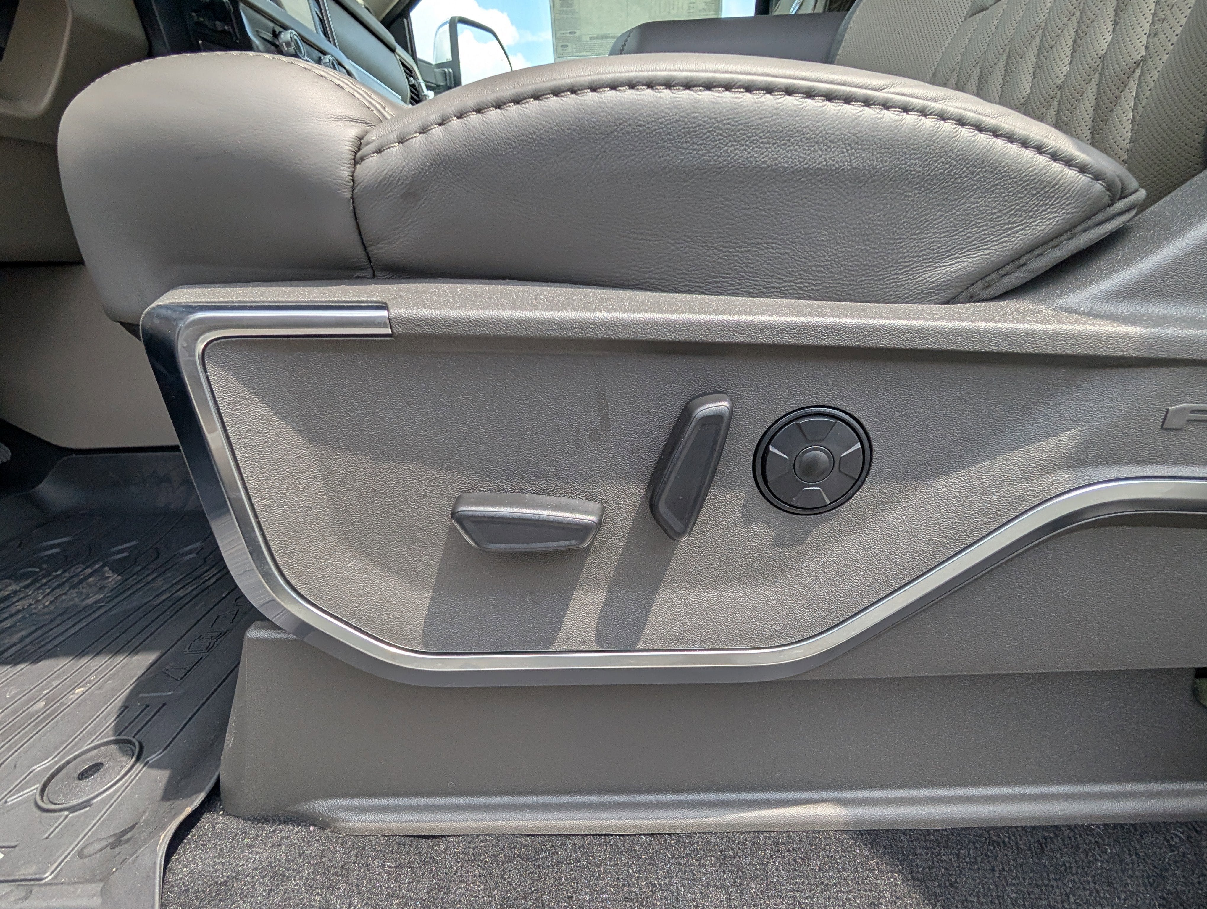 2025 Ford Super Duty F-250 SRW Platinum