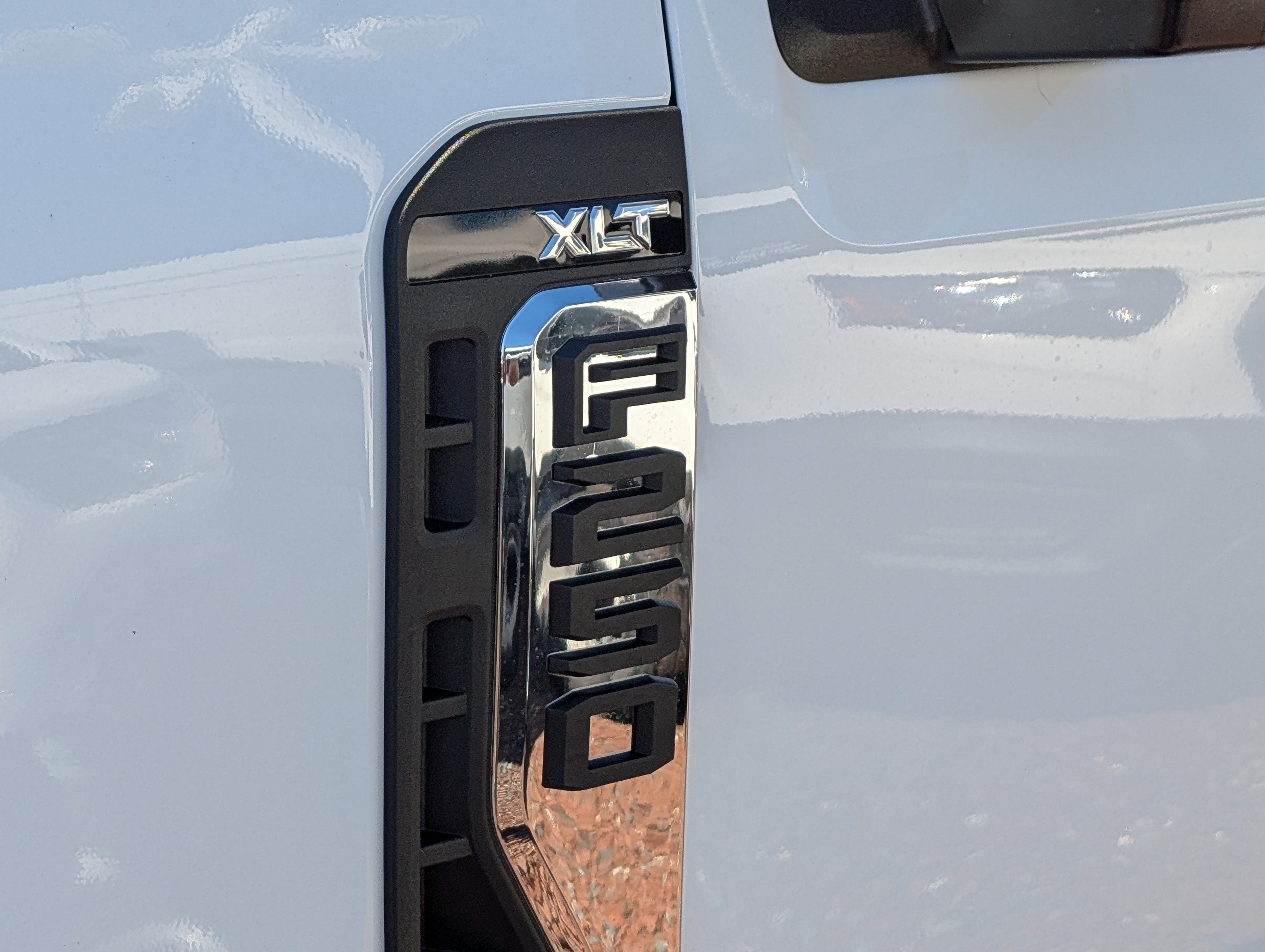 2027 Ford Super Duty F-250 SRW XLT