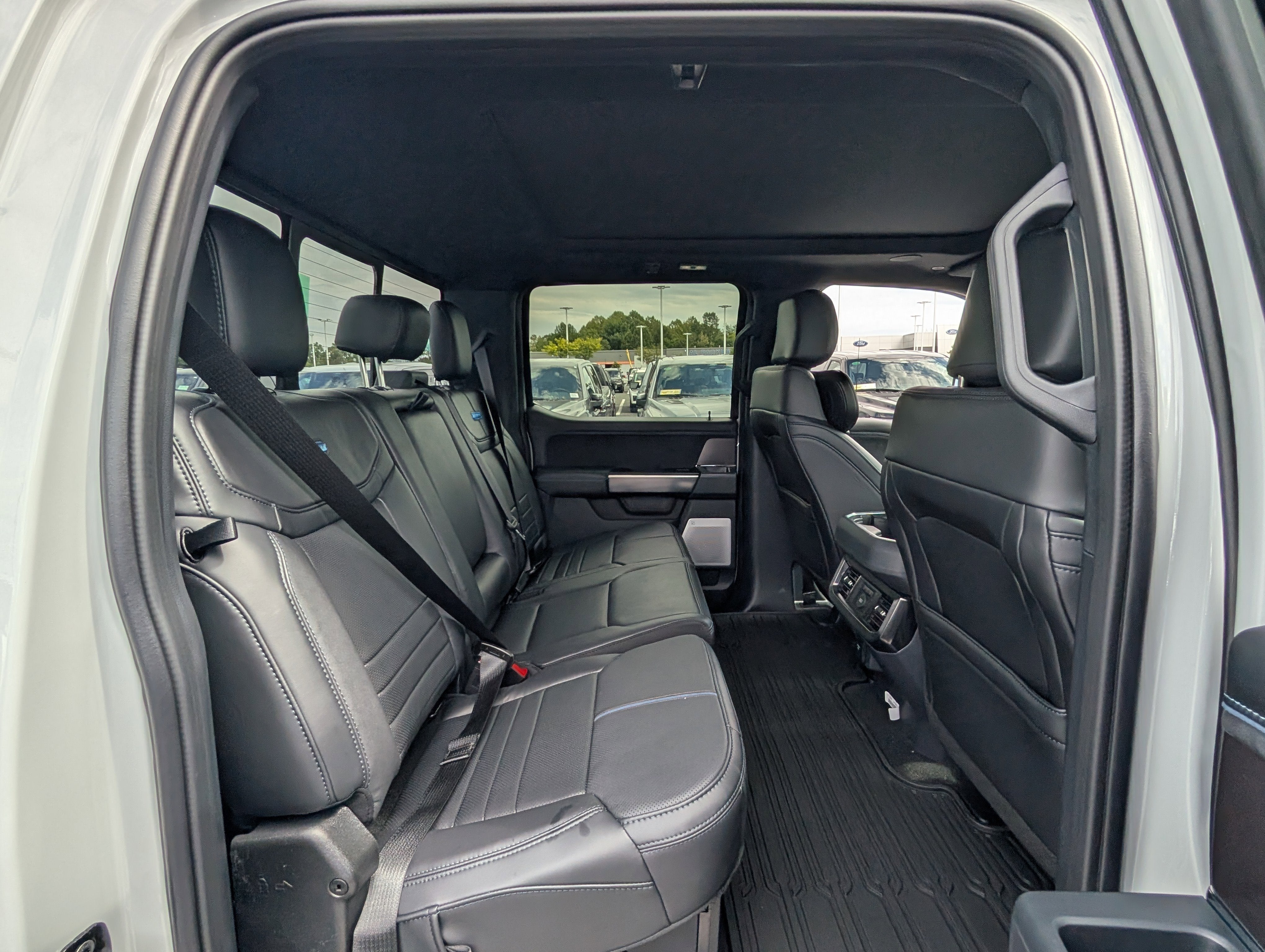 2026 Ford Super Duty F-350 SRW Platinum