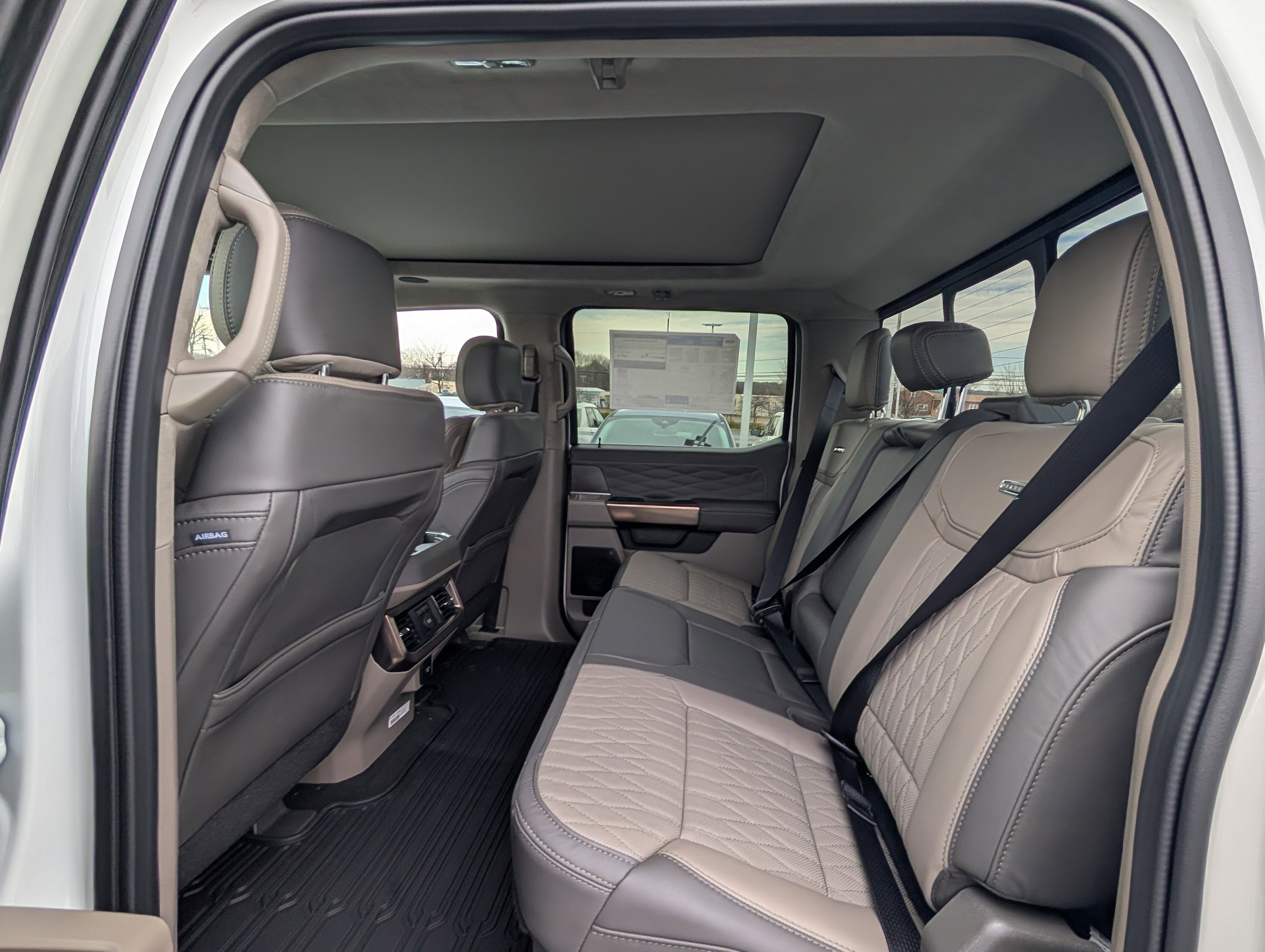 2026 Ford Super Duty F-350 SRW Platinum