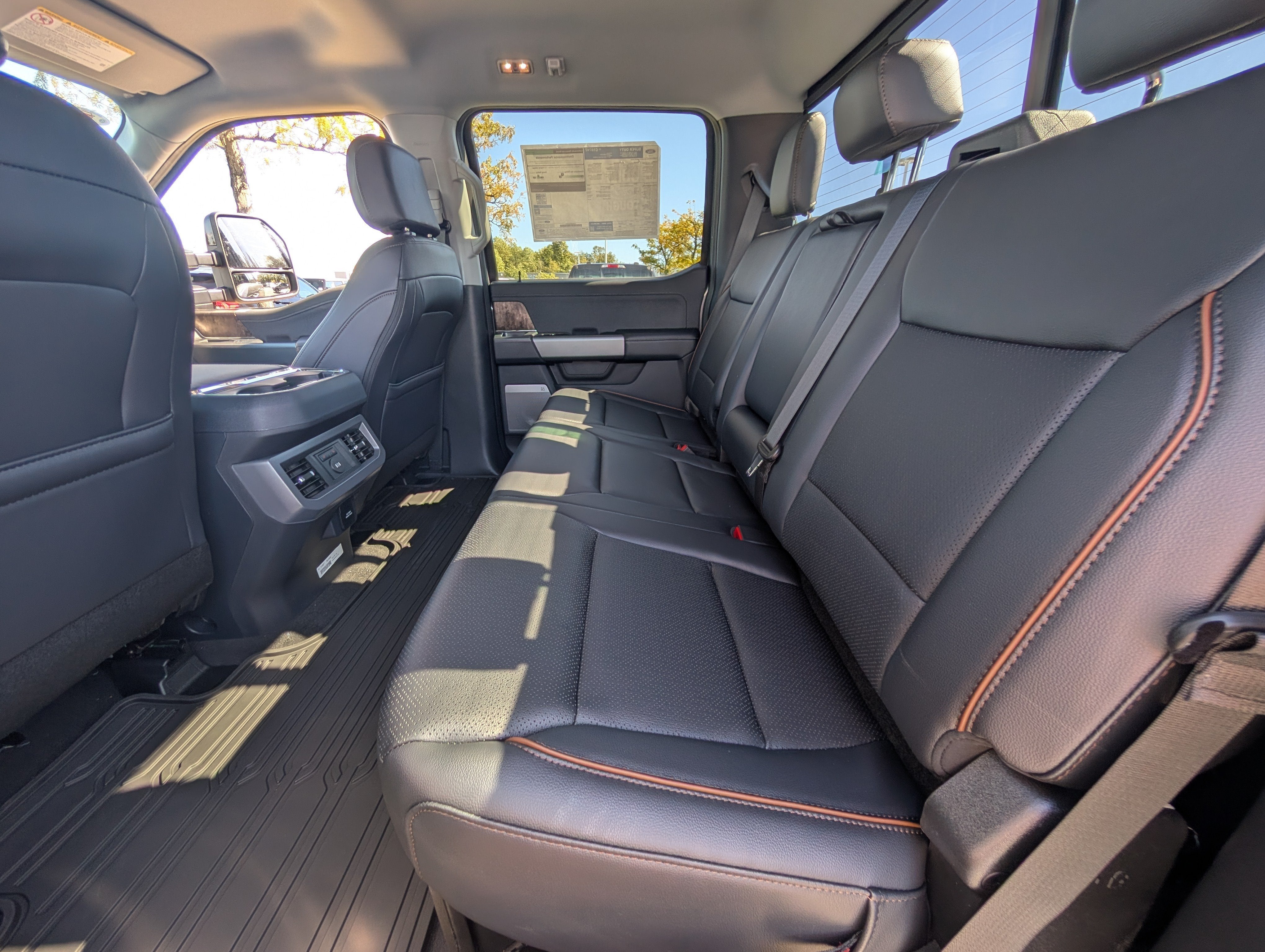 2027 Ford Super Duty F-350 SRW LARIAT