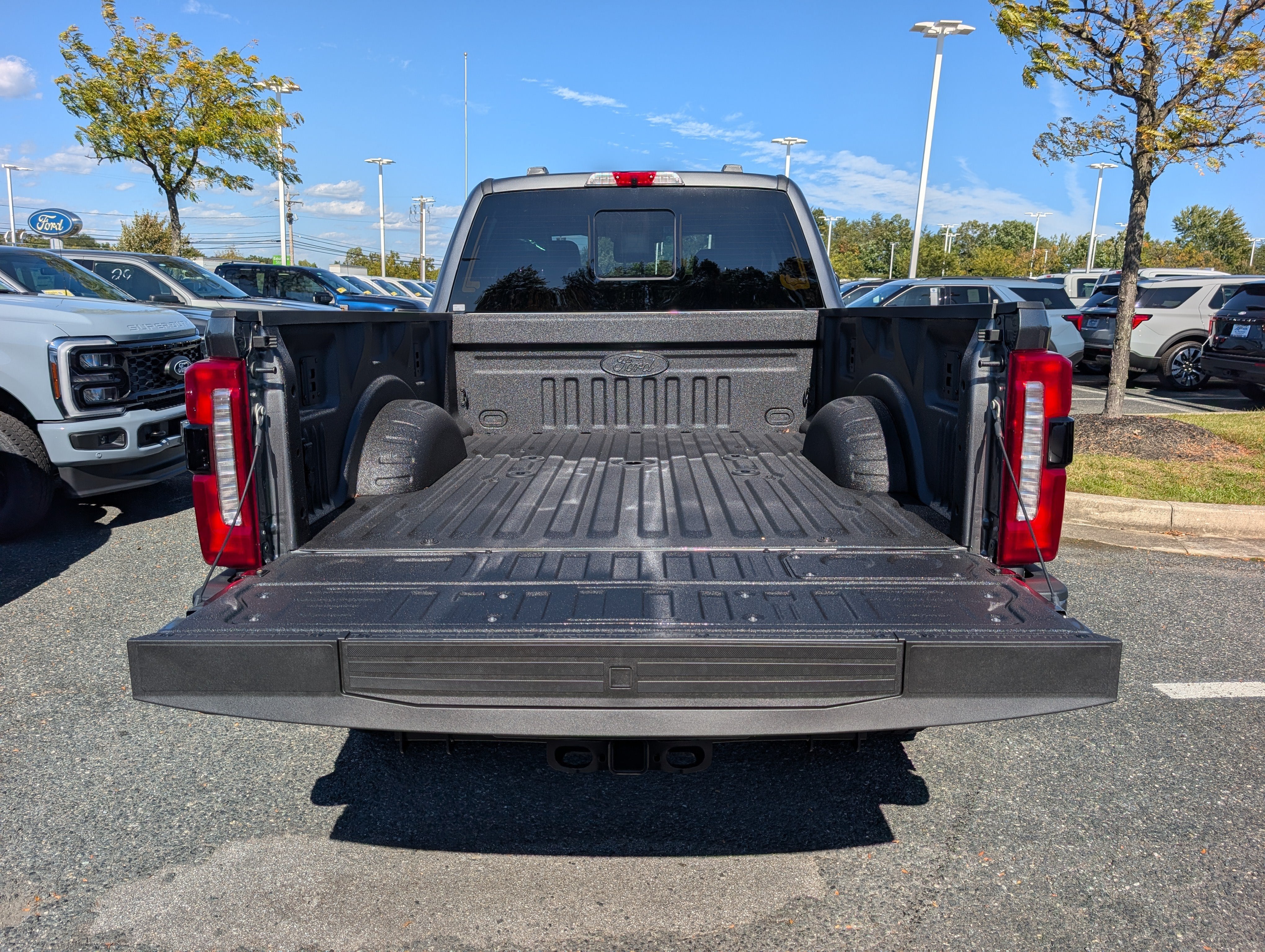 2027 Ford Super Duty F-350 SRW LARIAT