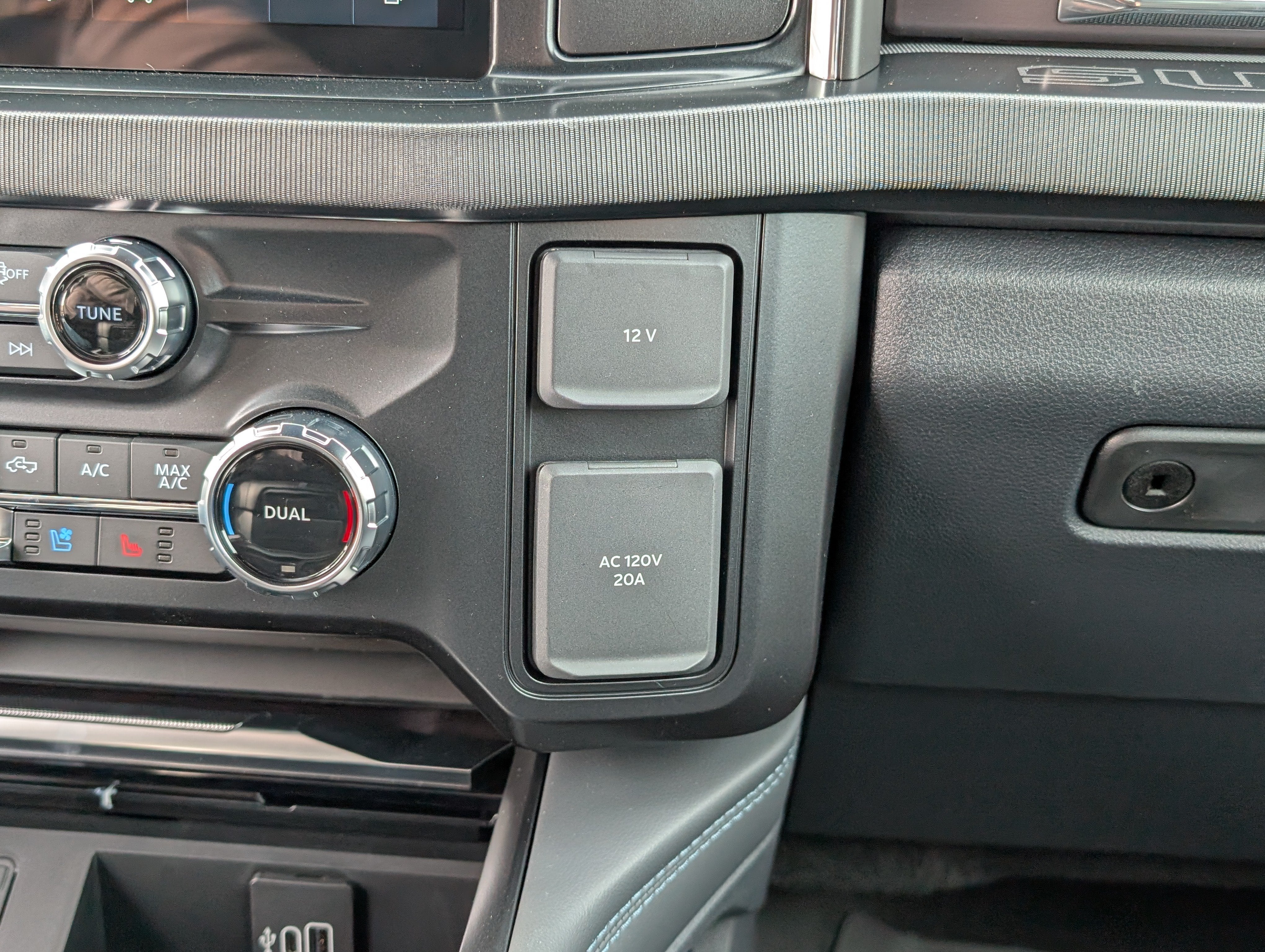2027 Ford Super Duty F-350 DRW Platinum