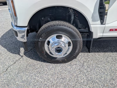 2027 Ford Super Duty F-350 DRW LARIAT