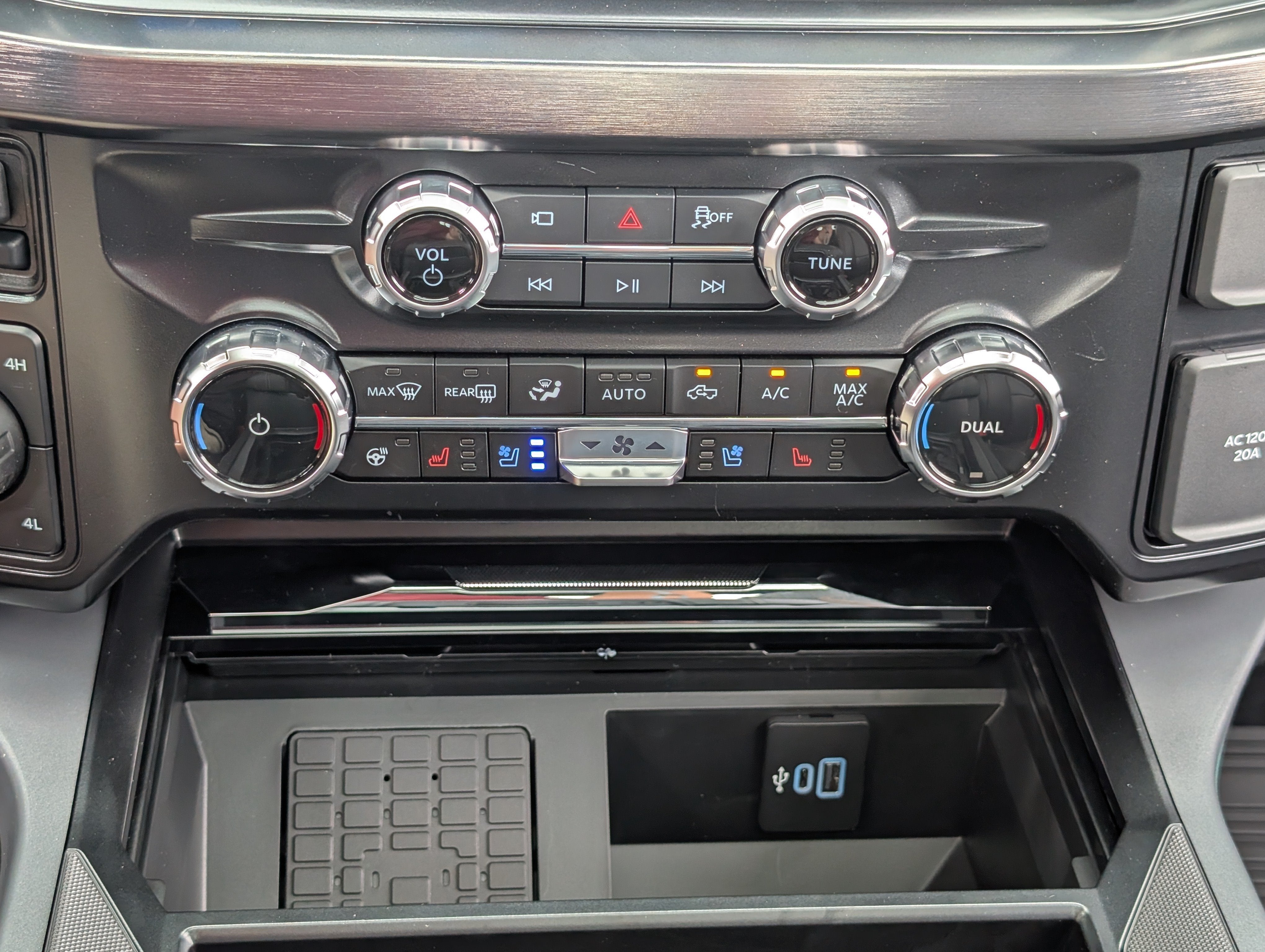 2026 Ford Super Duty F-350 DRW LARIAT