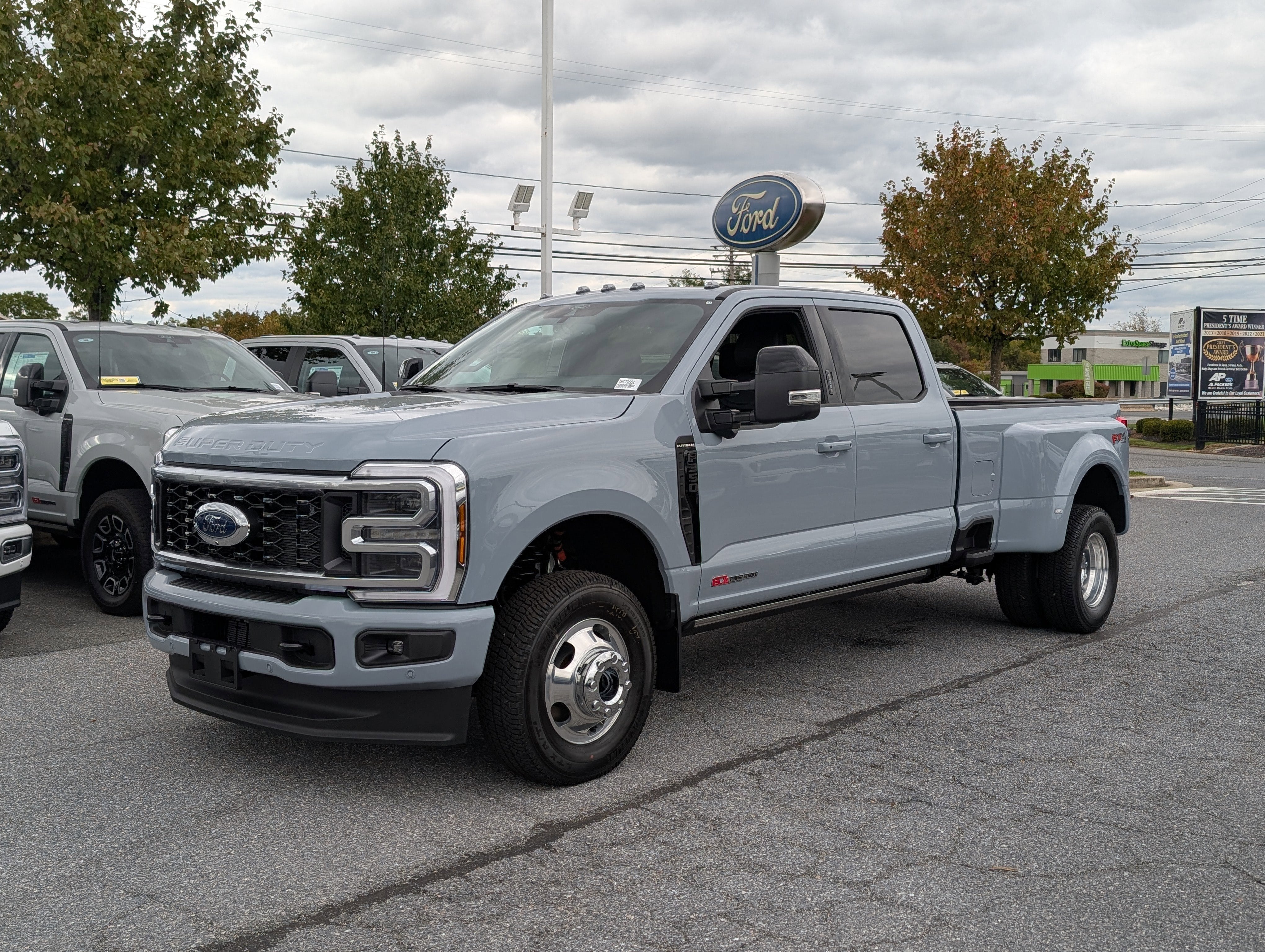 2026 Ford Super Duty F-350 DRW Platinum