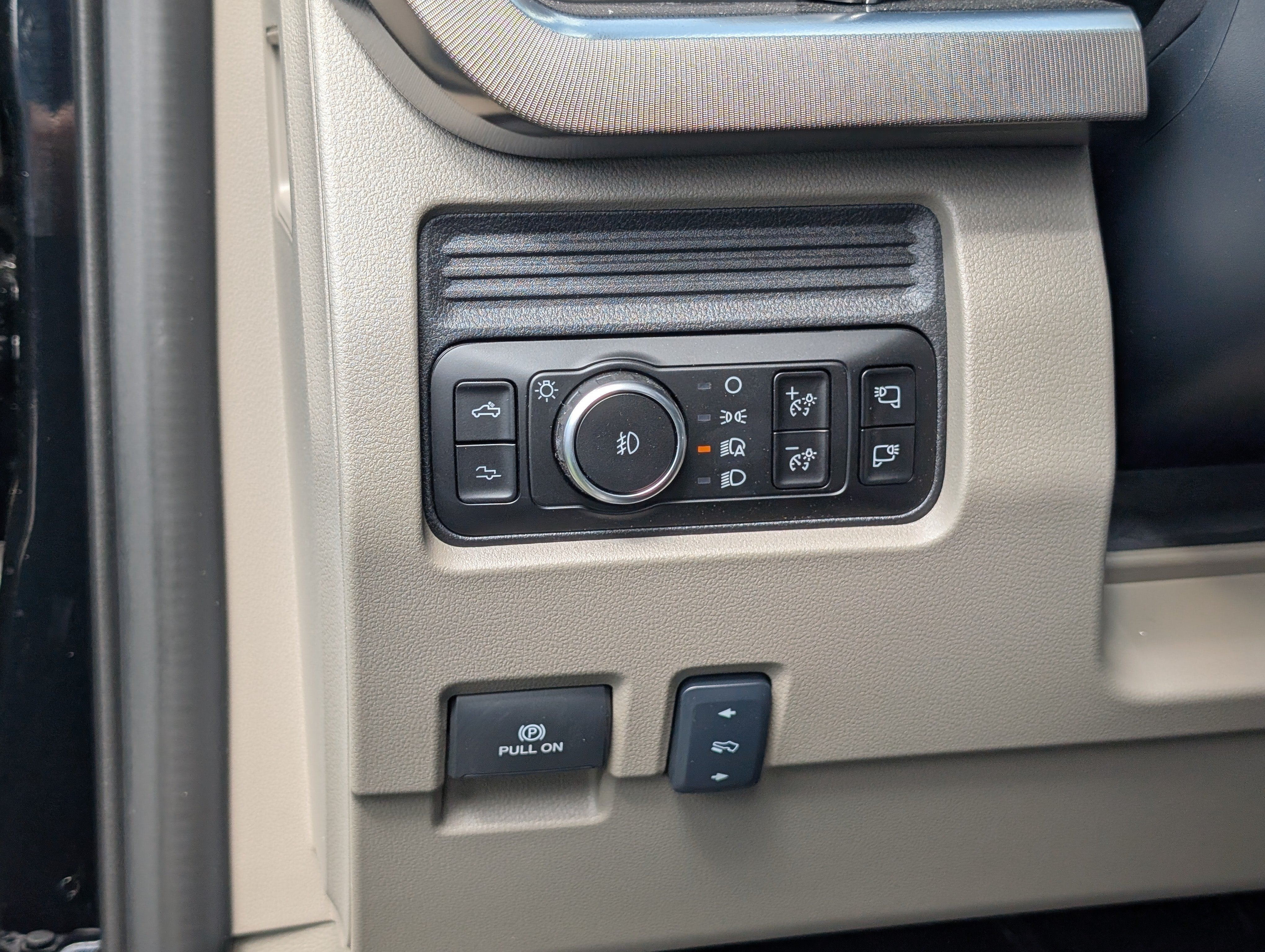 2027 Ford Super Duty F-450 DRW Platinum