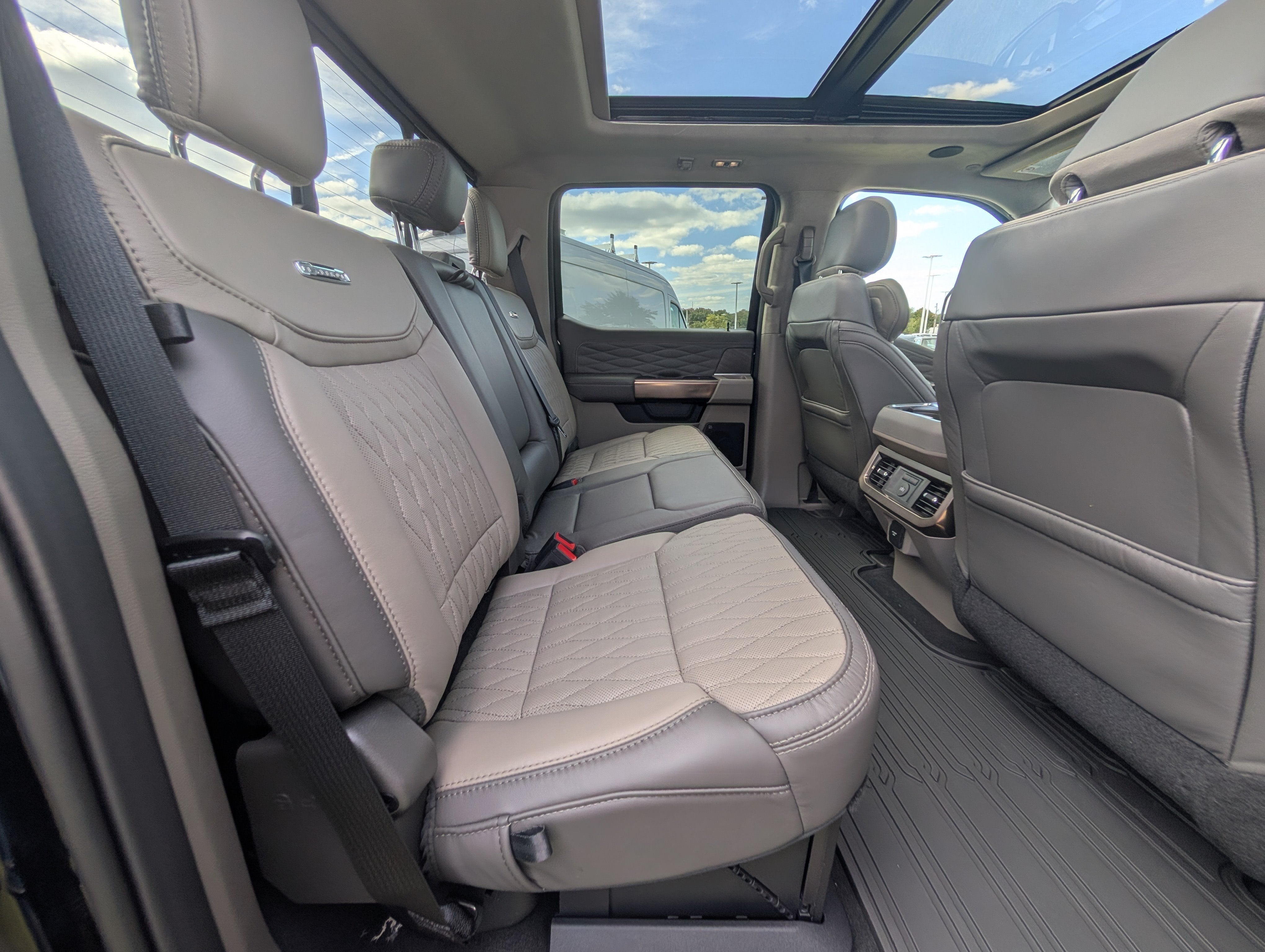 2027 Ford Super Duty F-450 DRW Platinum